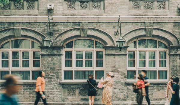 太颯了！女生用140個(gè)易拉罐手工制作冰雪鎧甲